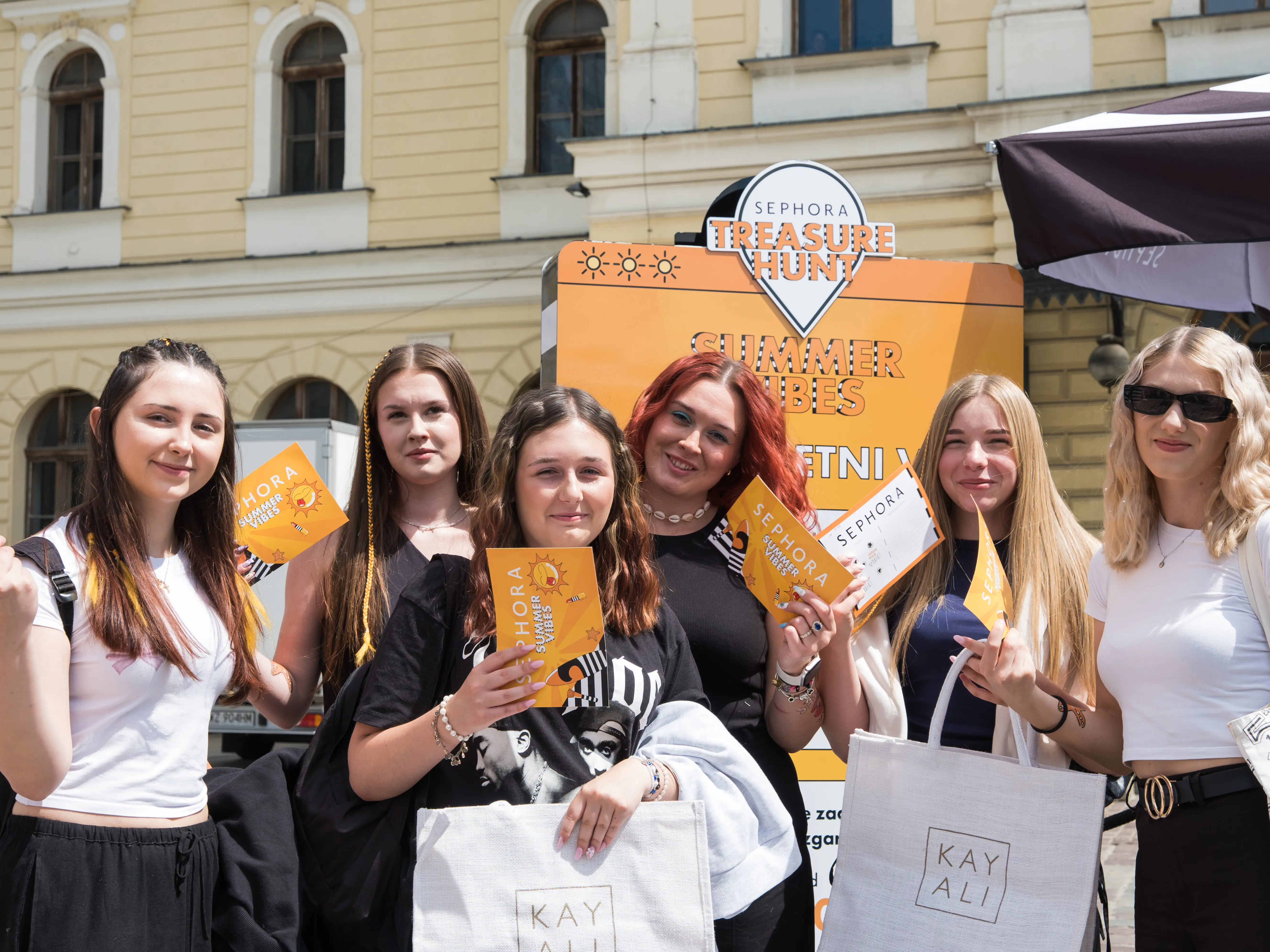 Specjalizuję się w profesjonalnej fotografii eventowej, biznesowej i ślubnej.