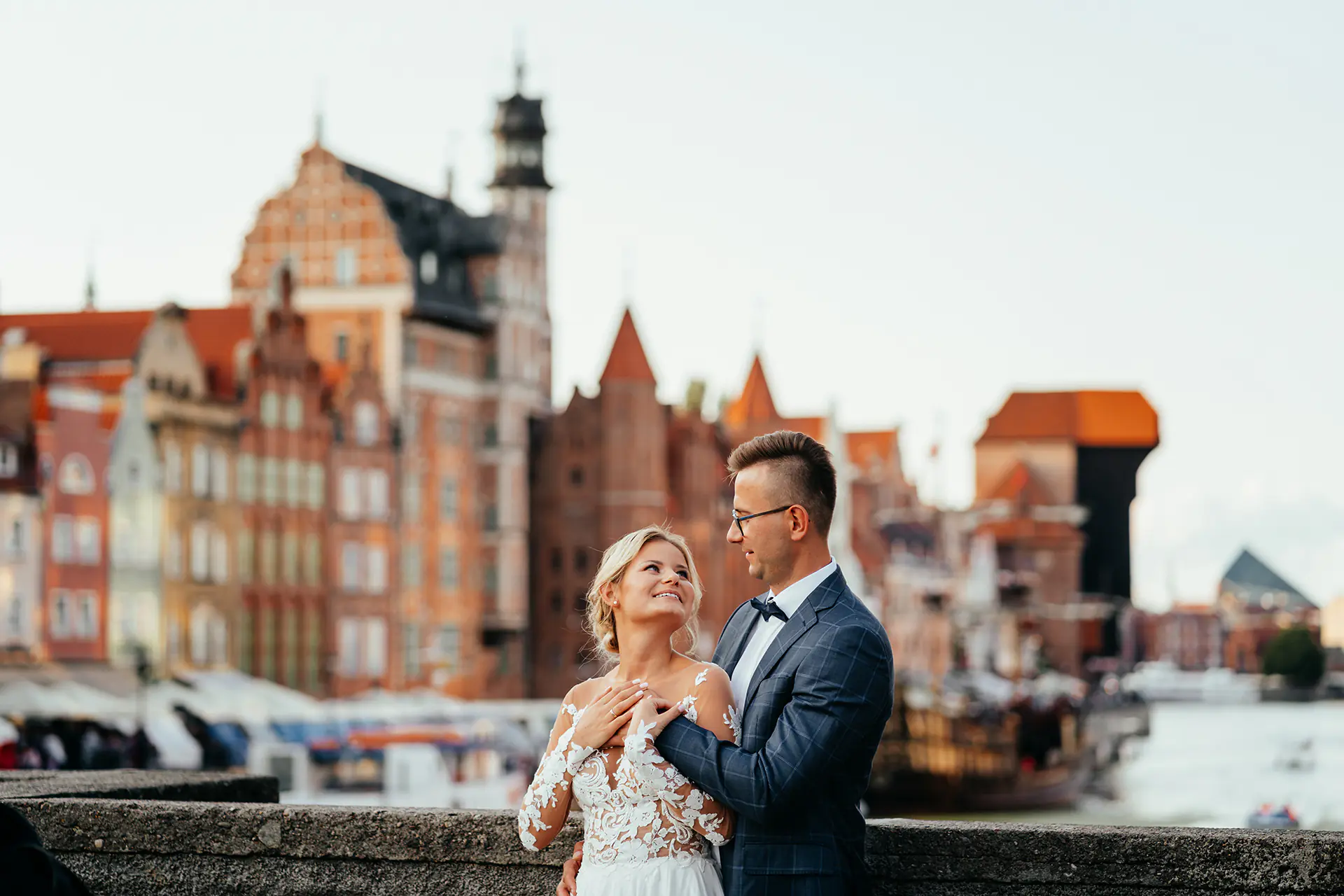 Nowoczesny teledysk i film oraz artystyczna fotografia ślubna.