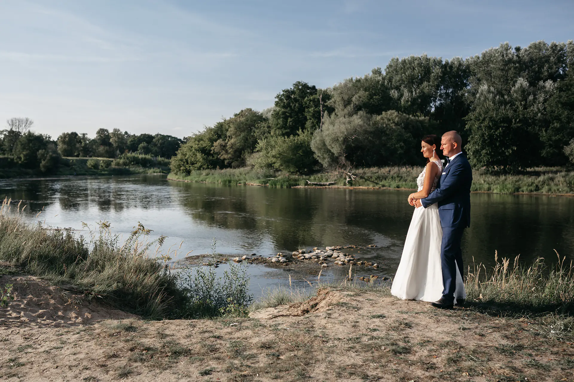 Nowoczesny teledysk i film oraz artystyczna fotografia ślubna.