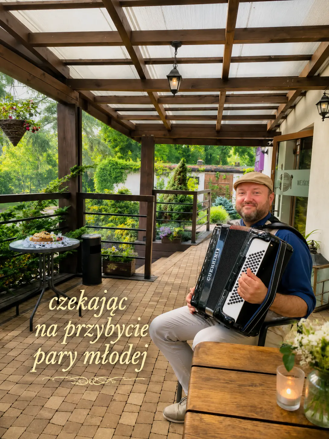 Gra na żywo na akordeonie, śpiew, wspólne biesiadowanie przy stołach oraz prowadzenie wydarzenia. - Photo 7