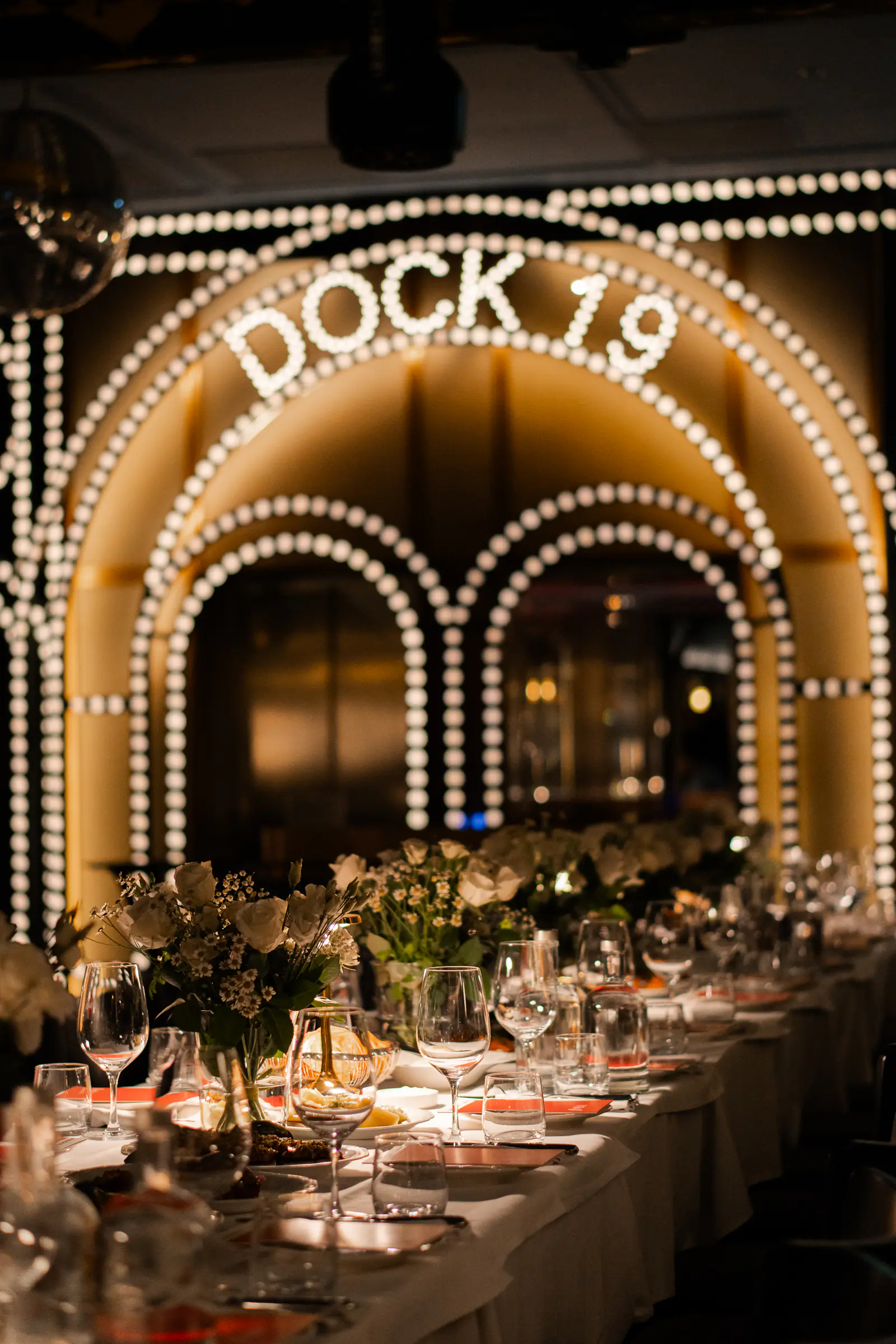 Jeśli marzy Ci się wesele w mieście — nowoczesne, stylowe i bez zbędnego nadęcia — DOCK19 to miejsce IDEALNE! - Photo 14