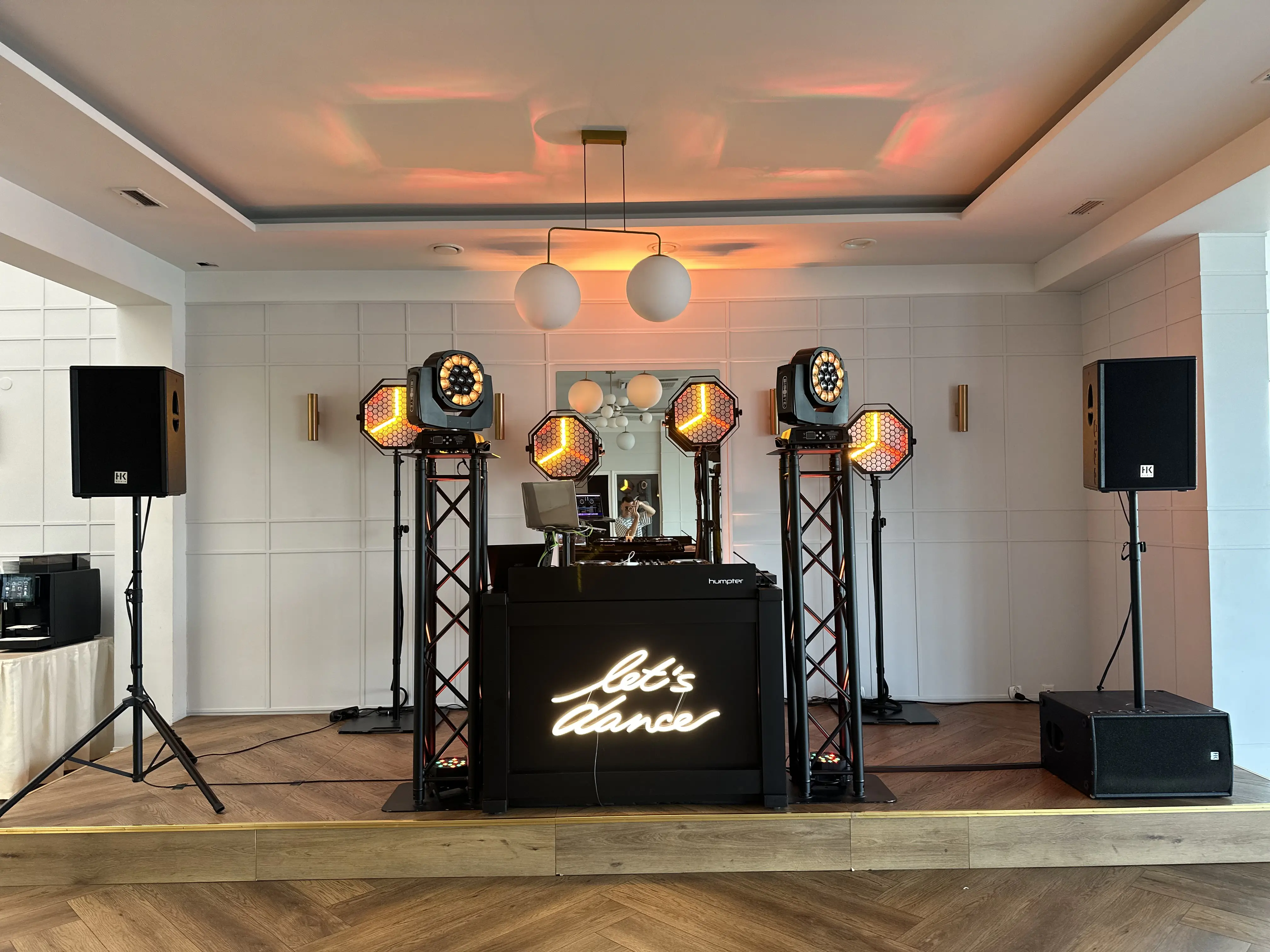 Wesele poprowadzone przez DJ