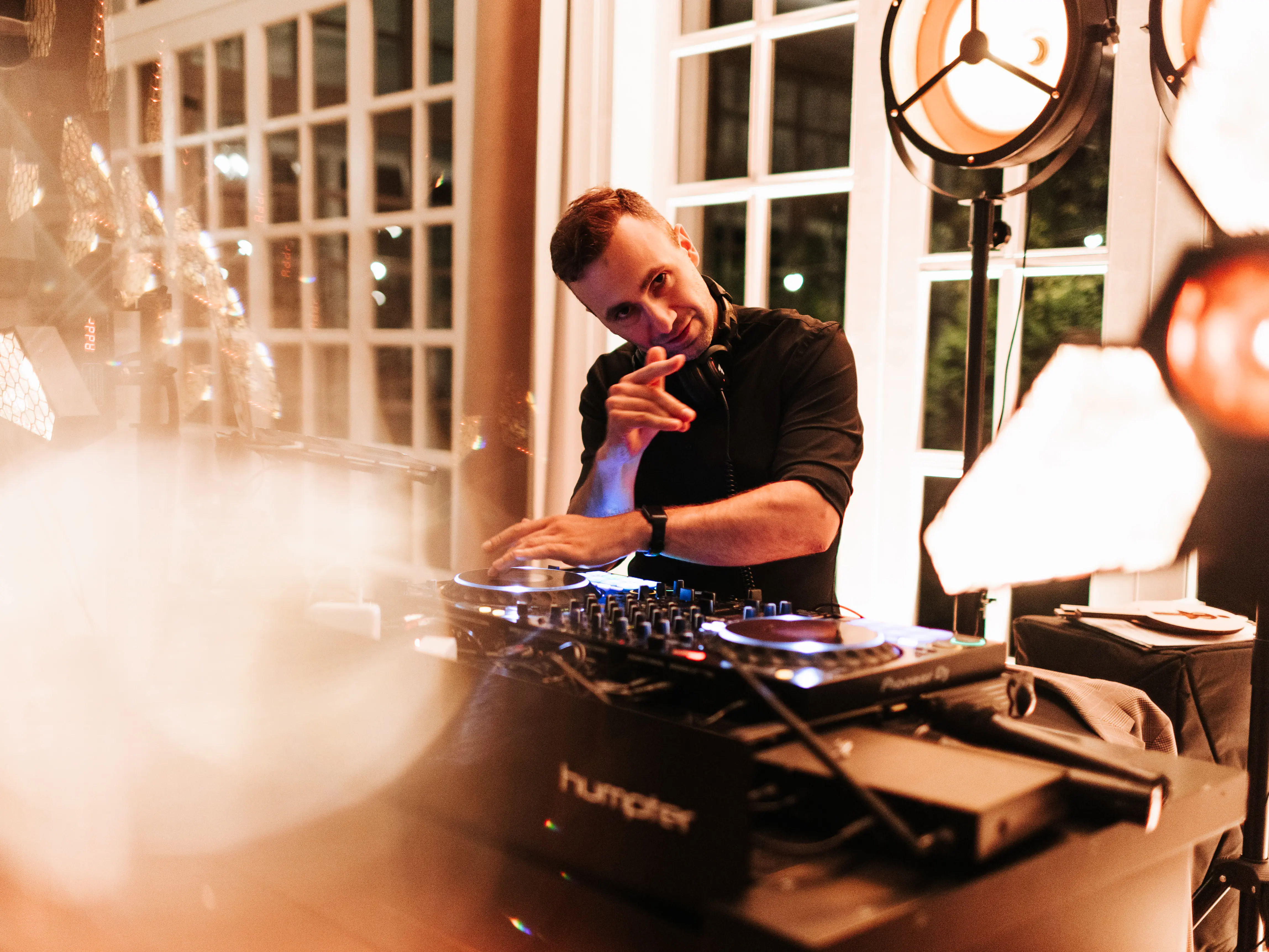 Wesele poprowadzone przez DJ