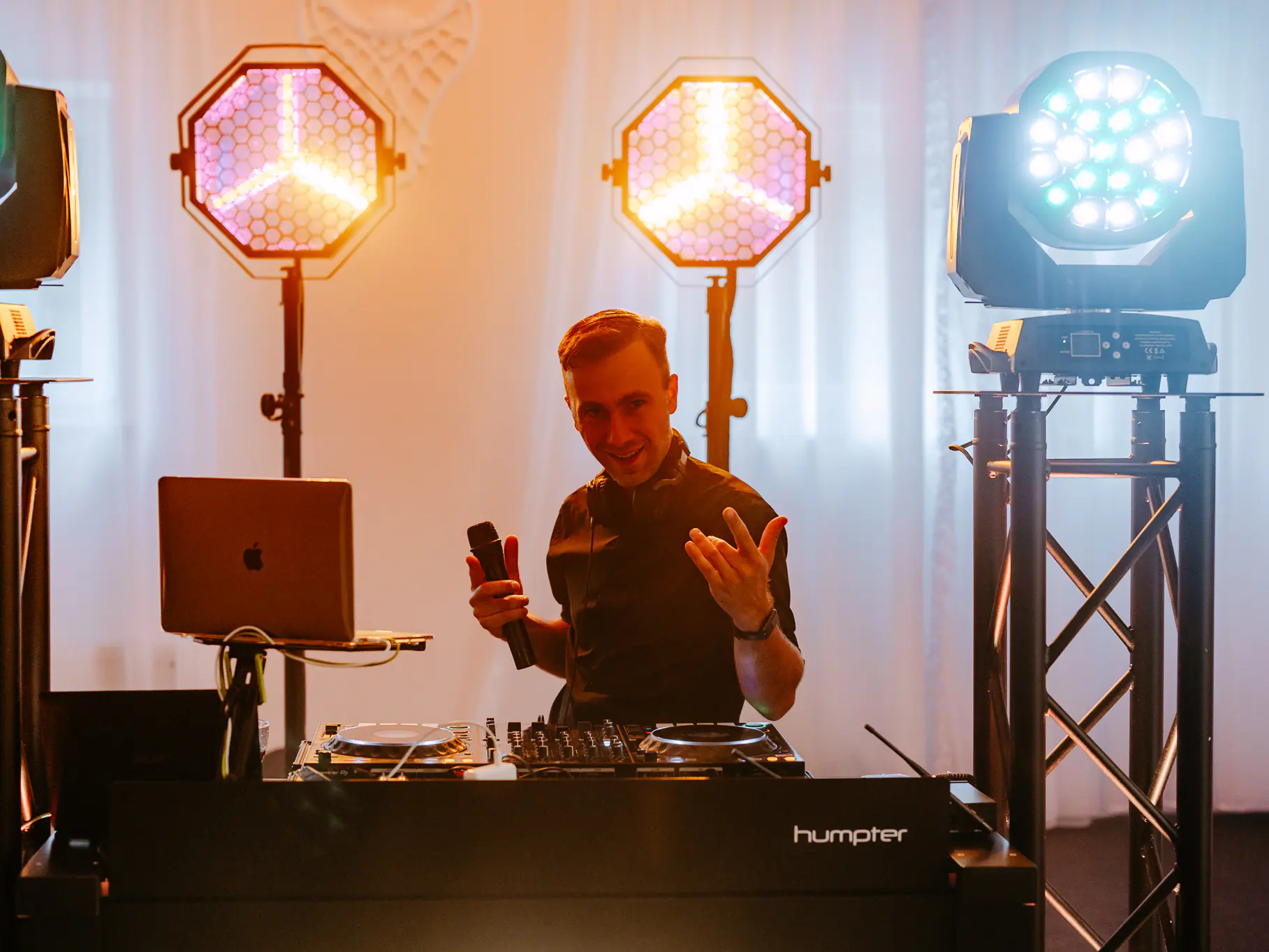 Wesele poprowadzone przez DJ