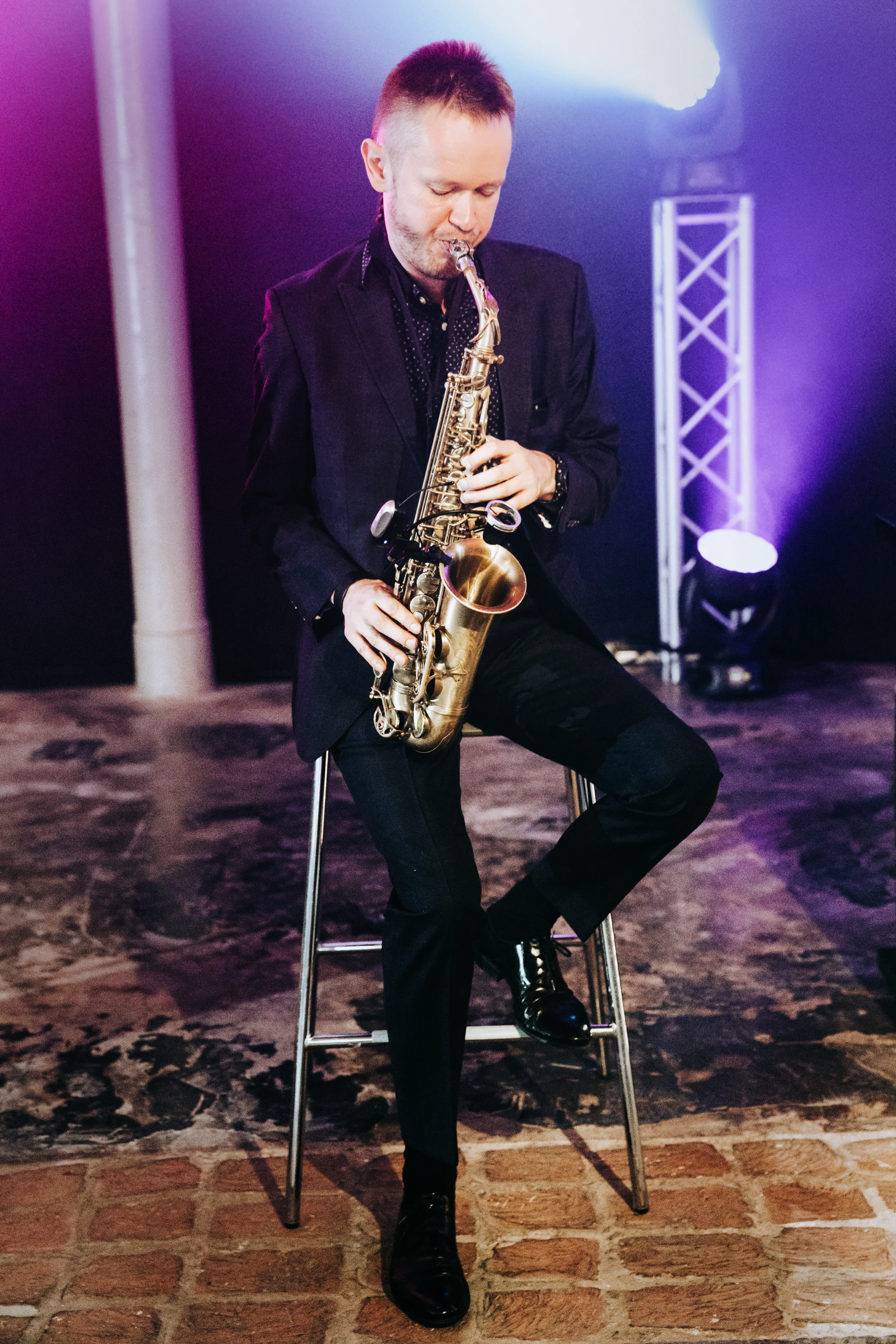 Kompleksowa oprawa DJ-ska, dodatkowo Live Act, Atrakcje, Pirotechnika i wiele więcej!