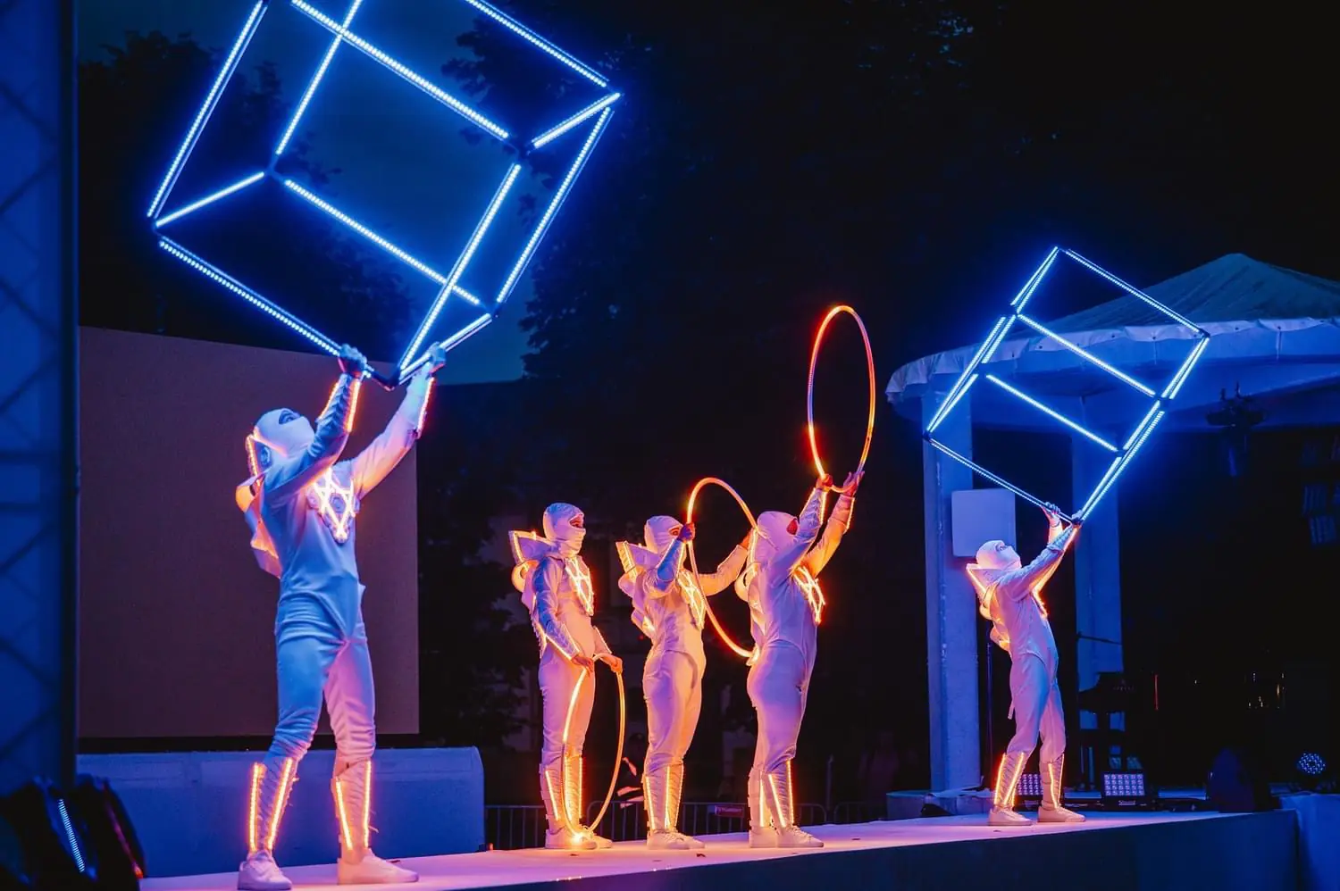 Enjoy an unforgettable journey through time with the spectacular Lightshow performance. - Photo 16