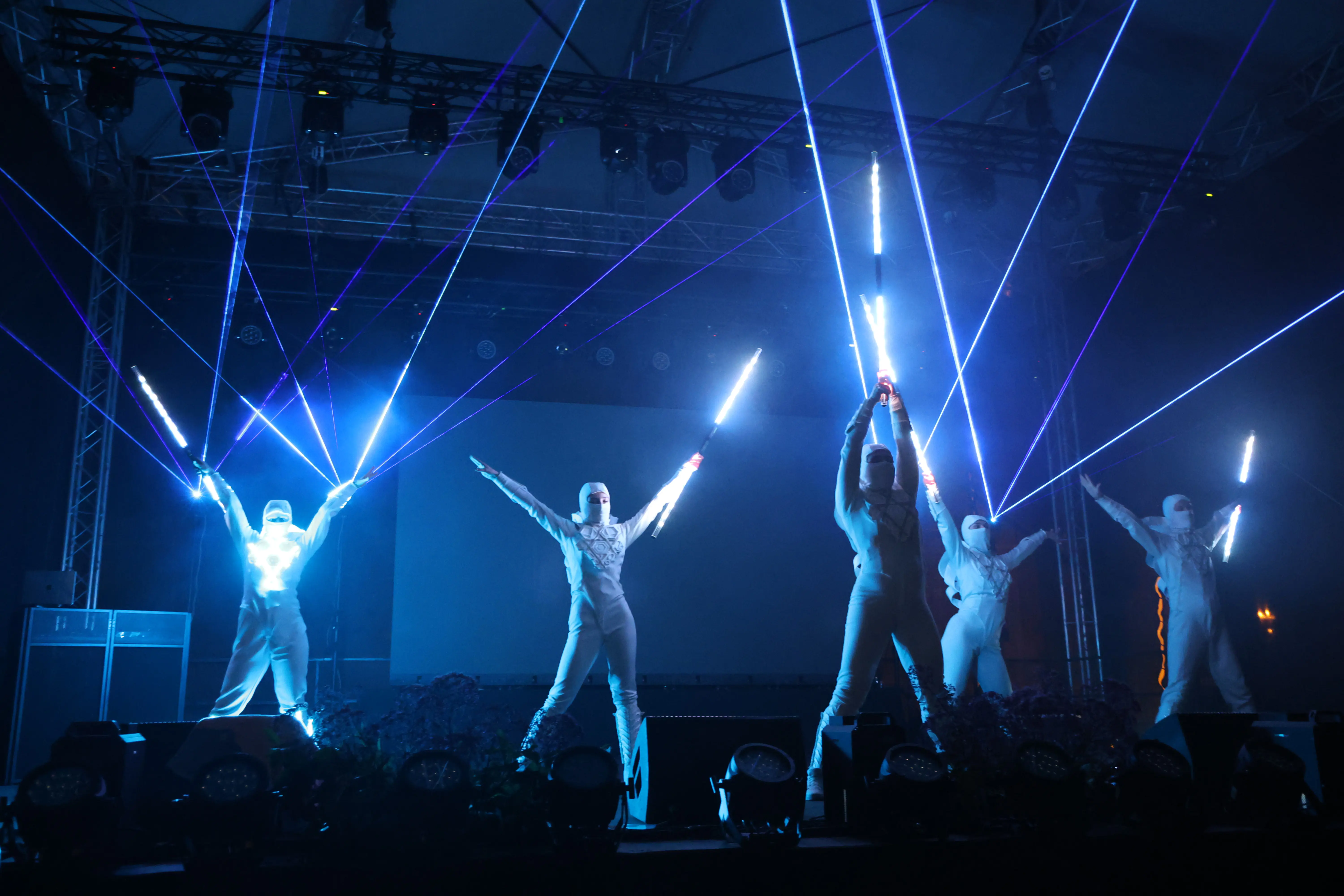 Enjoy an unforgettable journey through time with the spectacular Lightshow performance. - Photo 9