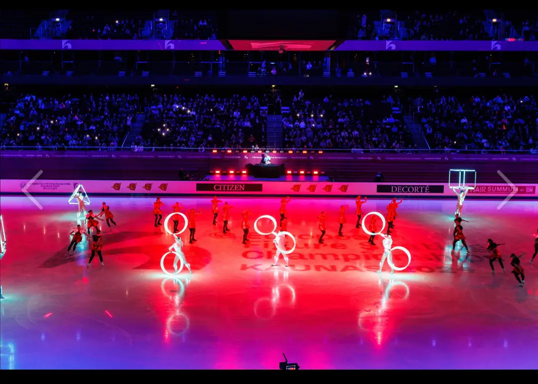 Enjoy an unforgettable journey through time with the spectacular Lightshow performance. - Photo 15