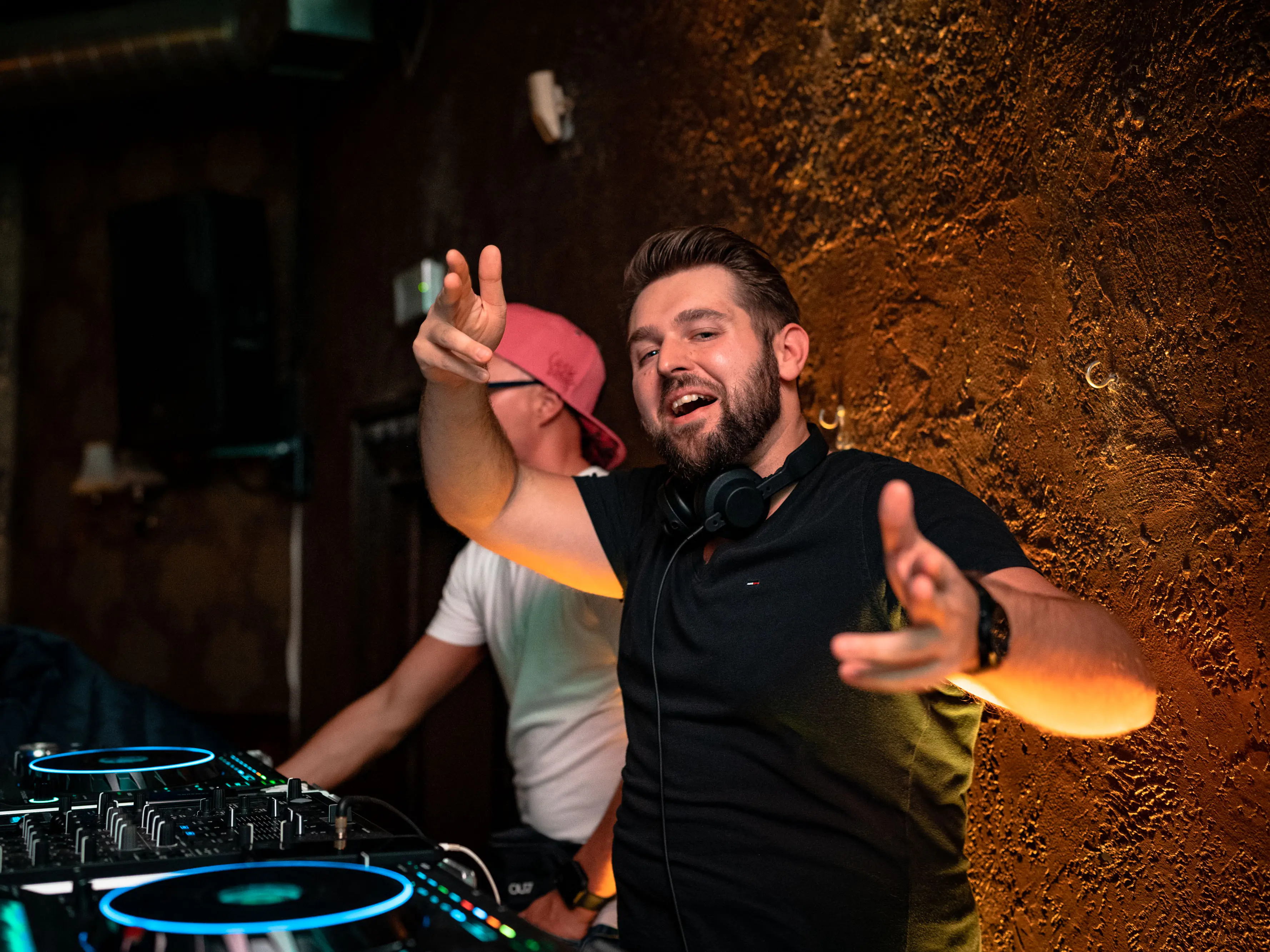DJ K-ROLL | Klubowa energia i elegancja na Waszym weselu - Photo 9