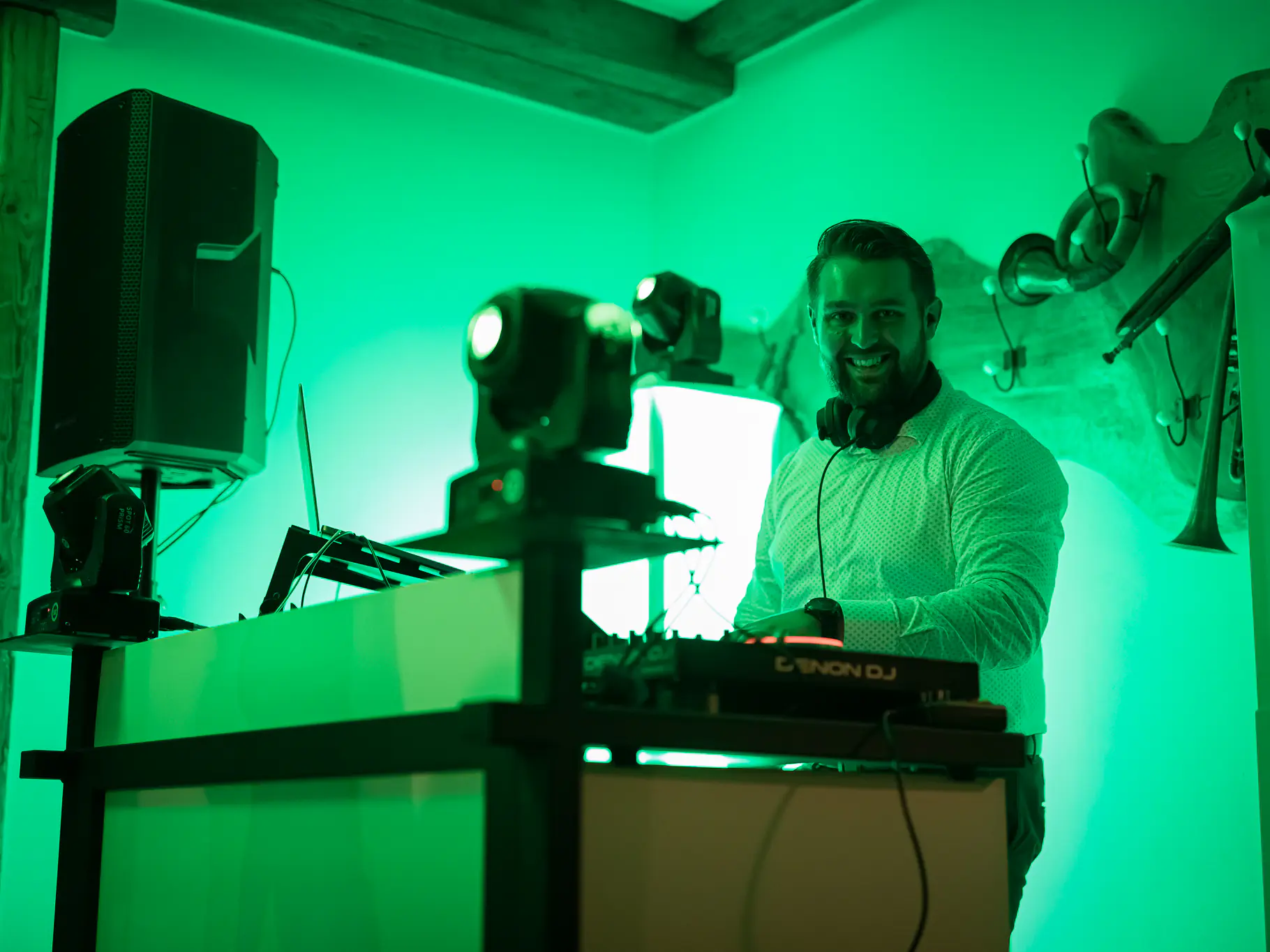 DJ K-ROLL | Klubowa energia i elegancja na Waszym weselu