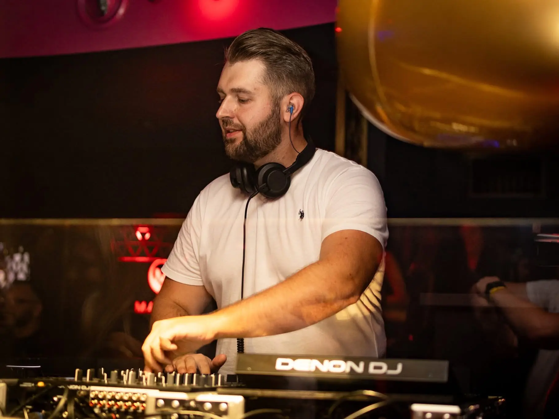 DJ K-ROLL | Biznesowy Standard i Eventy w Klubowym Stylu