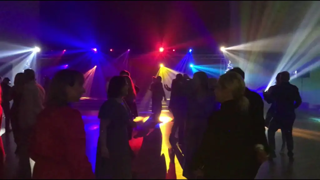 DJ, konferansjer w jednej osobie. Muzyka, pełny parkiet i świetna atmosfera dopasowana do Twojej imprezy!