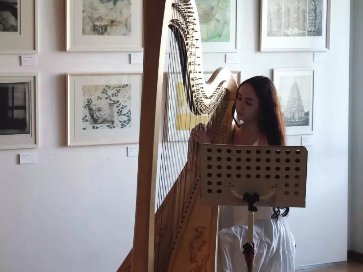 Cristina Harp