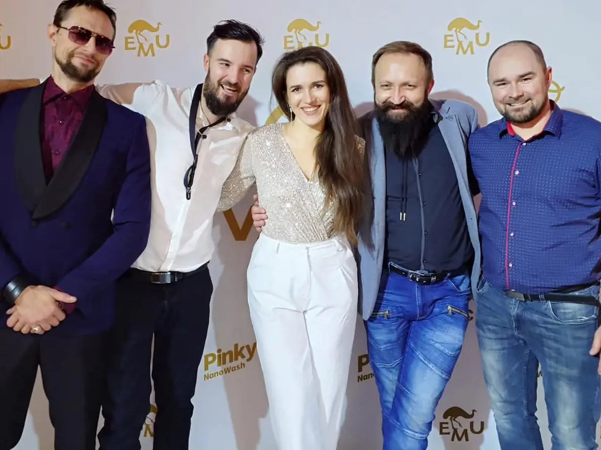 Zespół  MAGNES oferuje Państwu wysokiej jakości oprawę muzyczną w 100% na żywo.