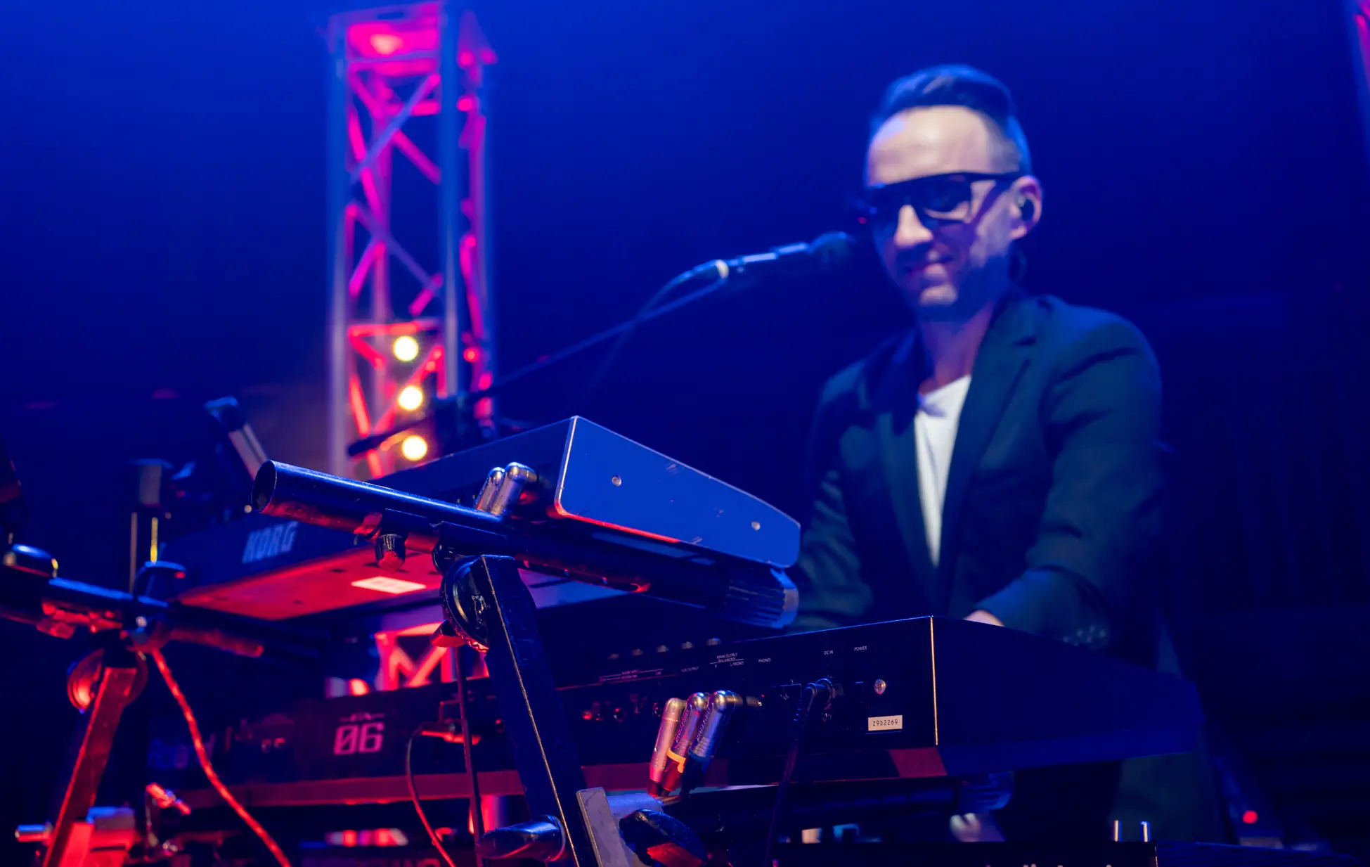 ENDEES Cover Band to zespół z dużym doświadczeniem event' owym. Duży skład, 2 wokalistki, sekcja dęta, muzyka na żywo!