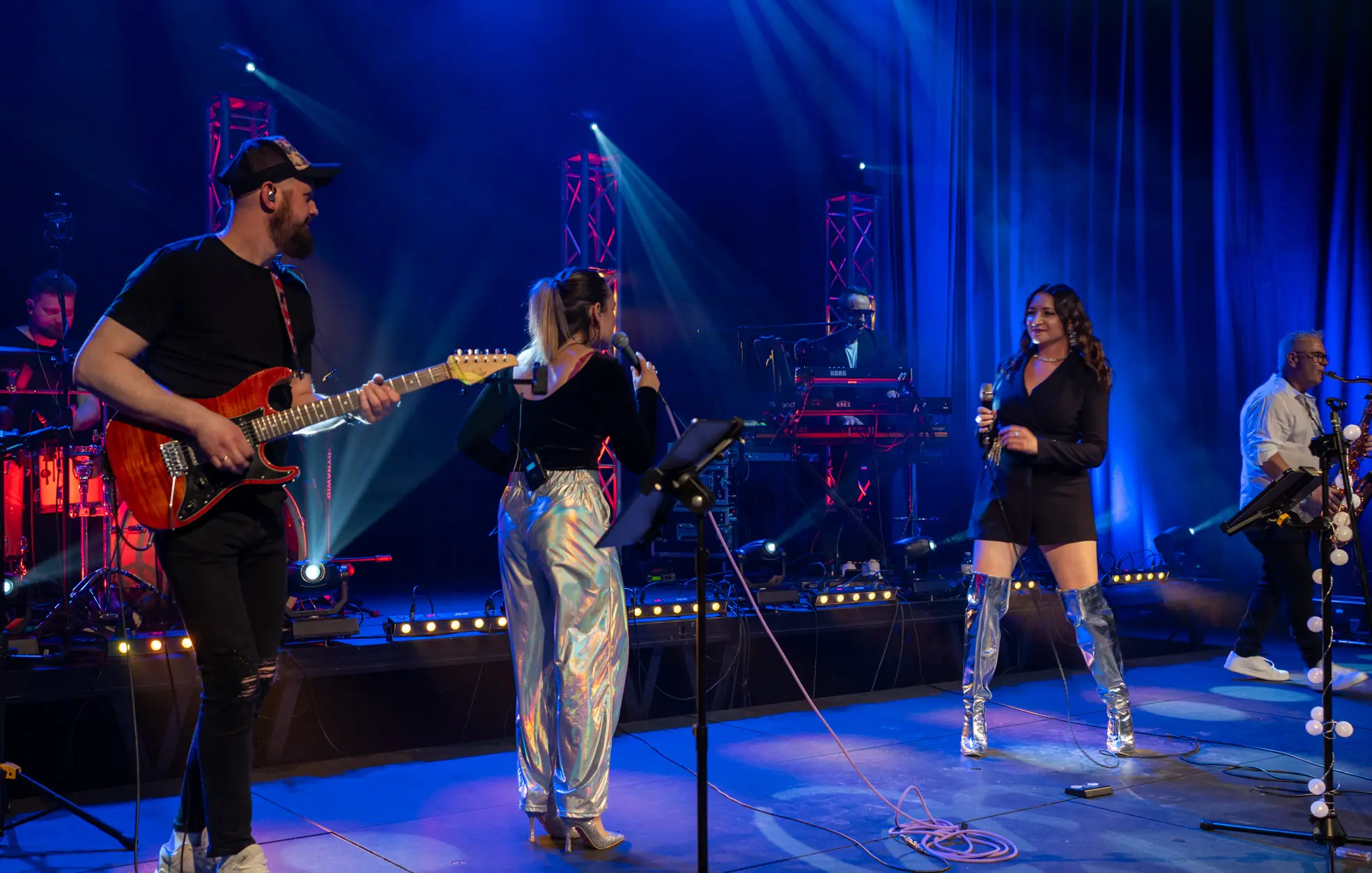 ENDEES Cover Band to zespół z dużym doświadczeniem event' owym. Duży skład, 2 wokalistki, sekcja dęta, muzyka na żywo! - Photo 10