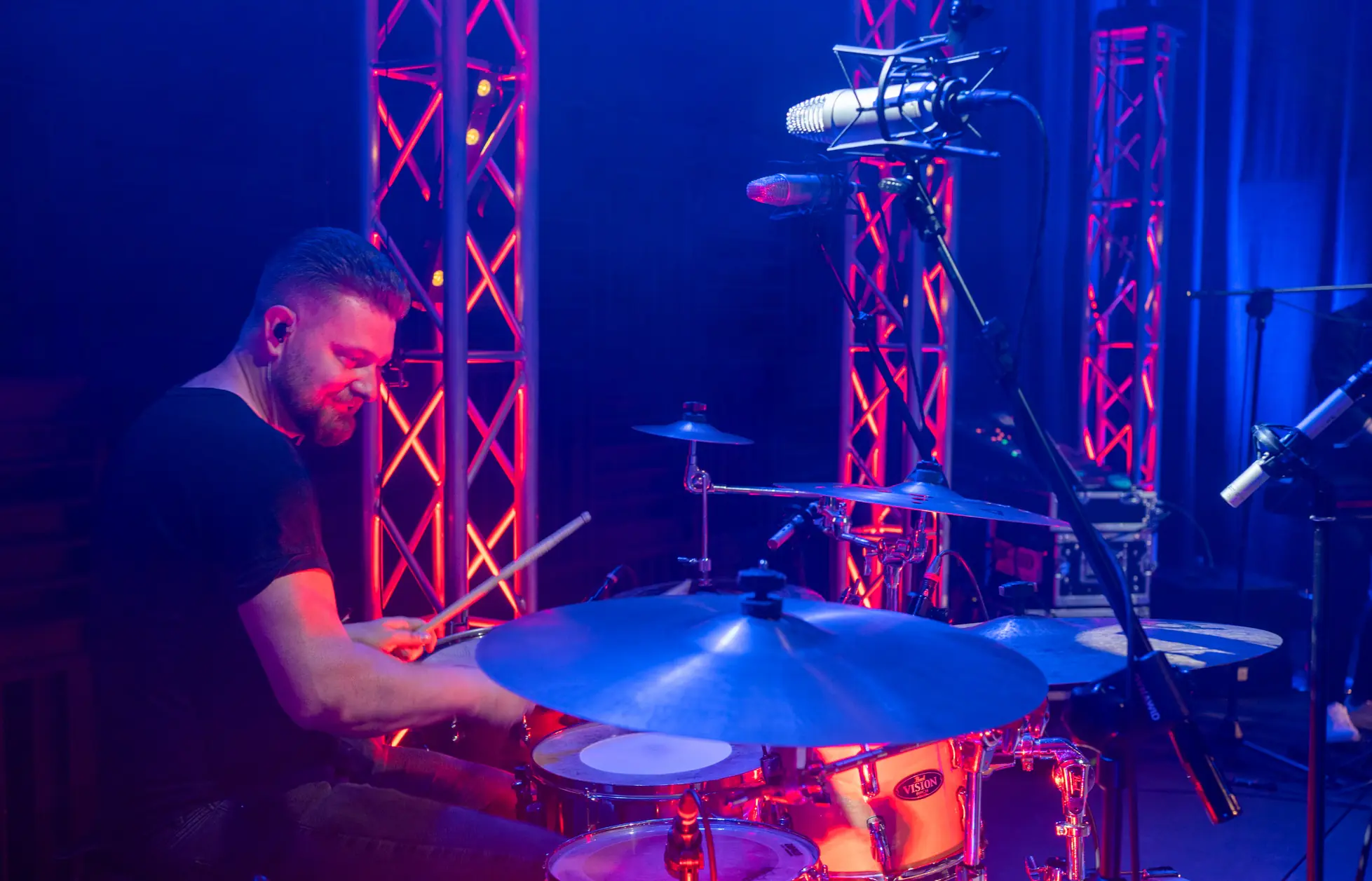 ENDEES Cover Band to zespół z dużym doświadczeniem event' owym. Duży skład, 2 wokalistki, sekcja dęta, muzyka na żywo! - Photo 9